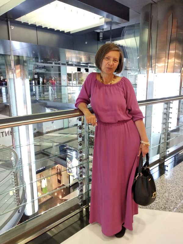 розовое платье