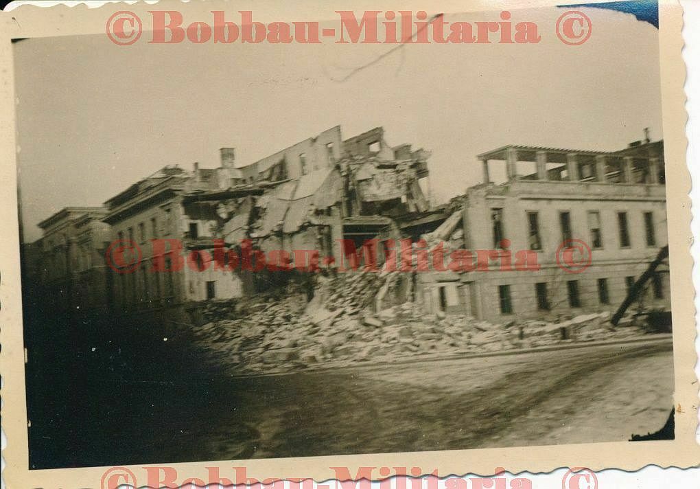 Foto privat Endkampf Berlin Tiergarten 1945 zerstörte Häuser Ruinen combat