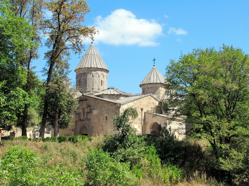 Армения - страна храмов, гор, камней и...