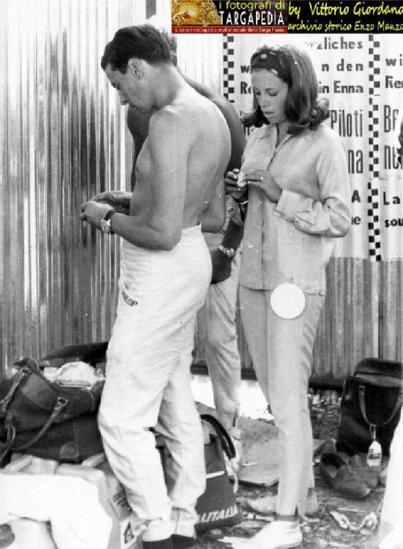 F54D20A8-25B2-4787-883D-68C3E9DC93FD