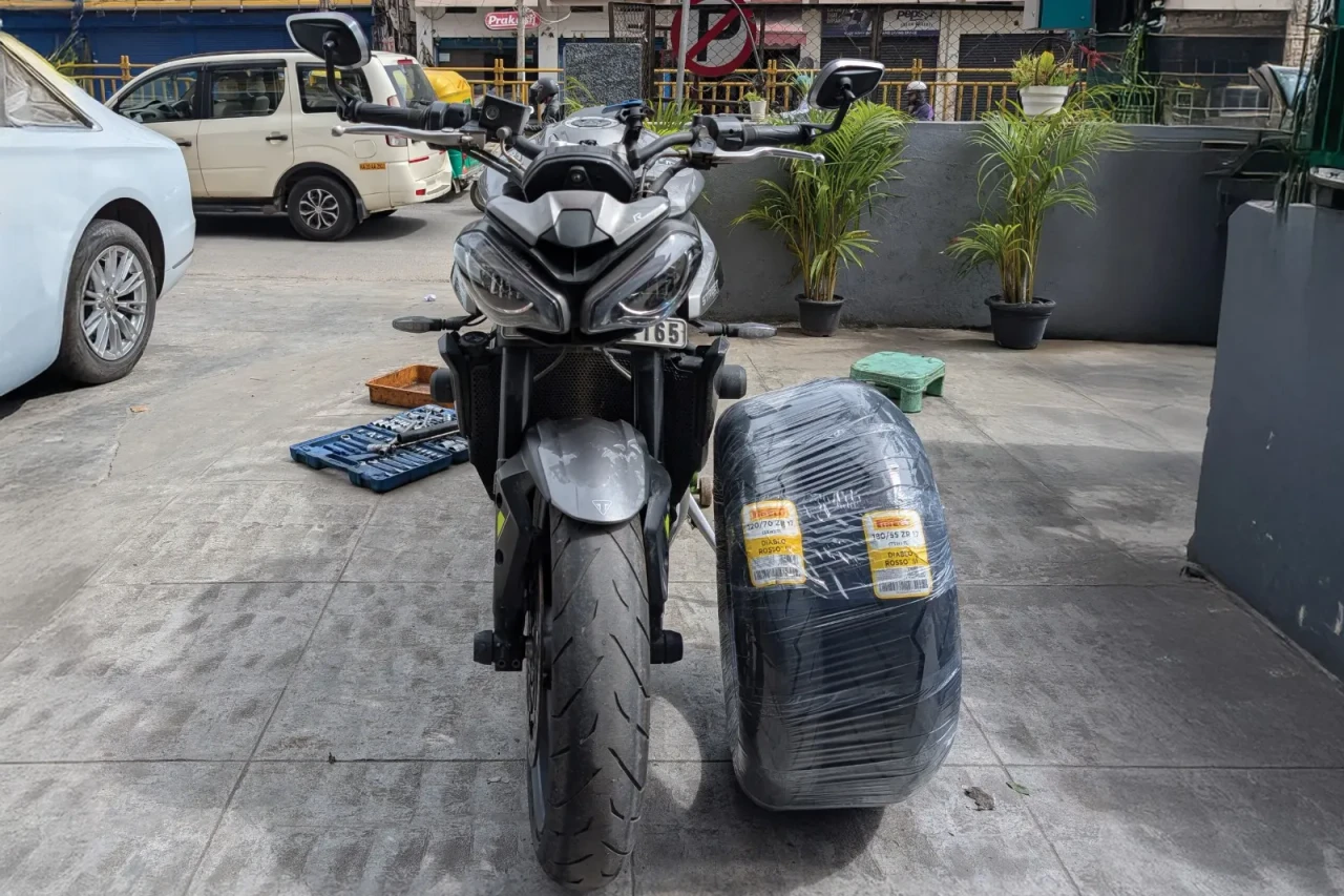 Triumph Street Triple RS tyre fitment context