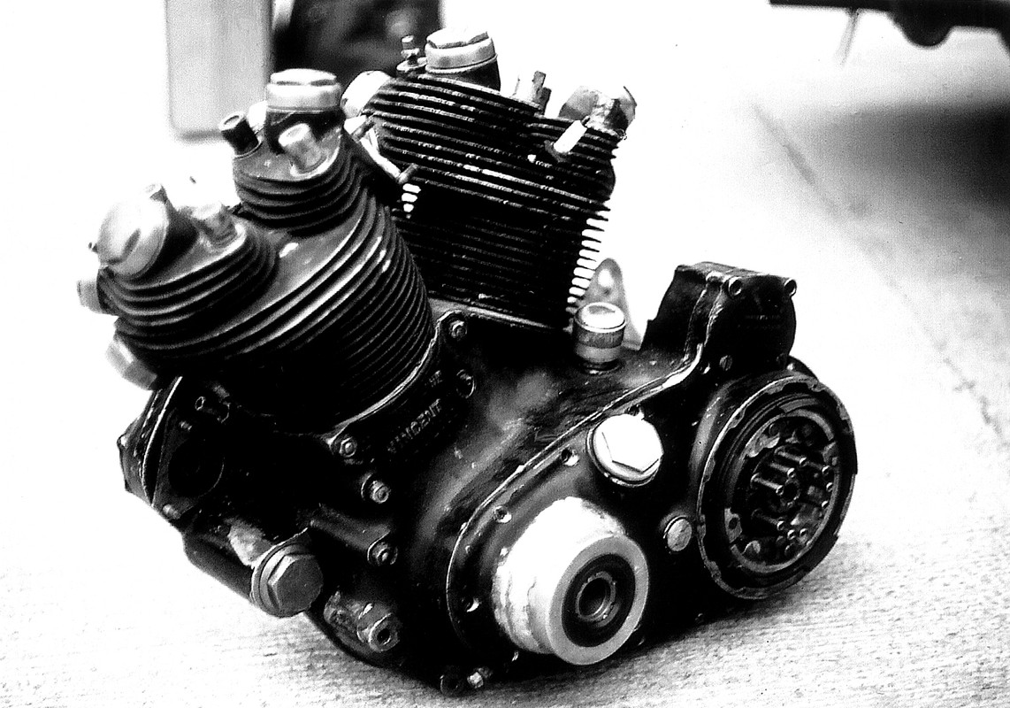 Black Lightning F10AB_1C_2752 engine with modified drive side