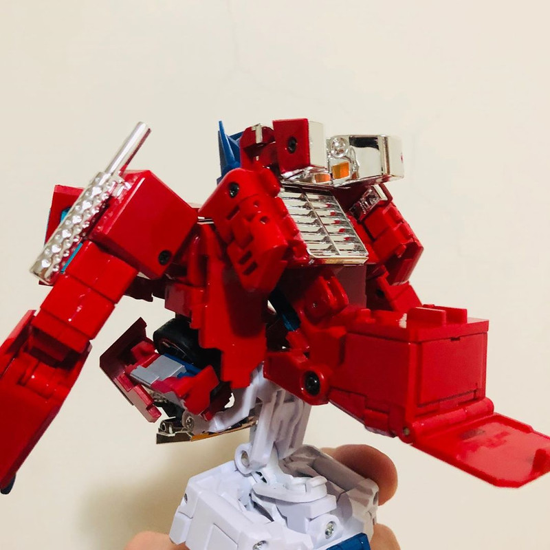 20-MP-44-Convoy-Optimus-Prime-V3