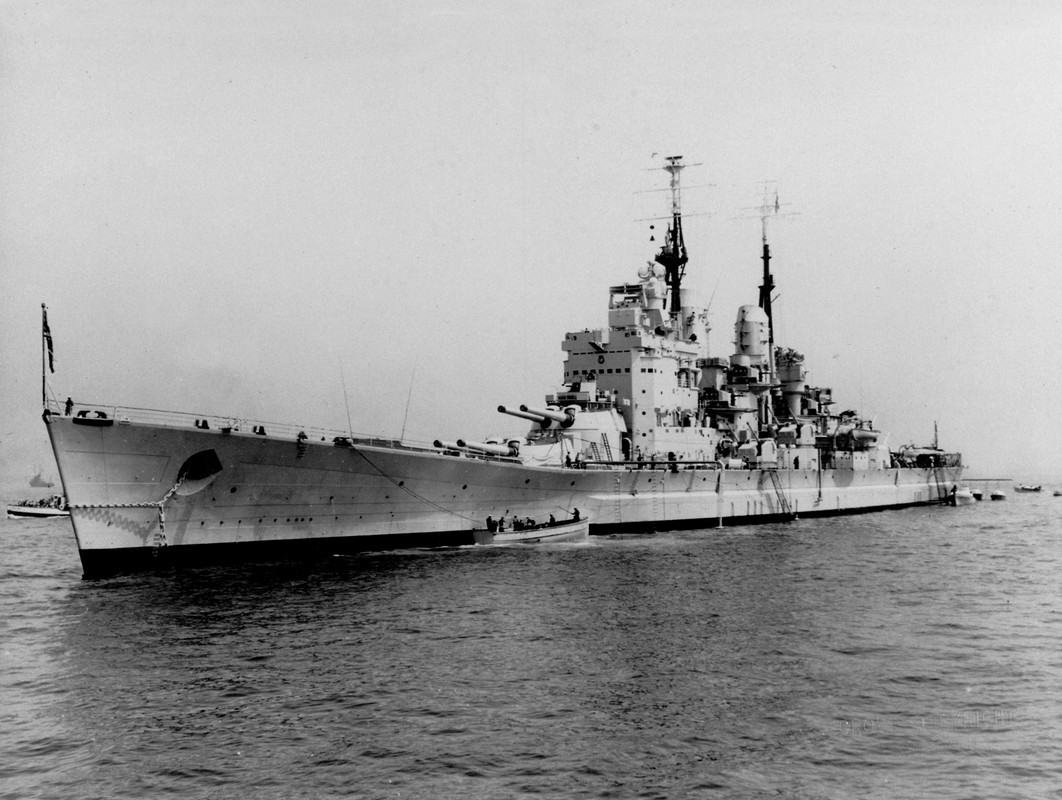 https://i.postimg.cc/8cckB6mq/HMS-Vanguard-1953.jpg