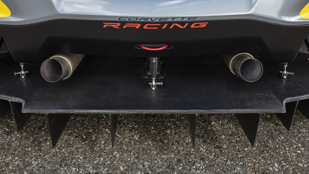 9Chevrolet-Corvette-C8R-009