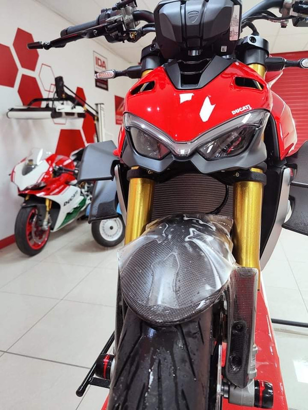 C42DCAF1-F0FE-4A42-A43D-A88640651B78