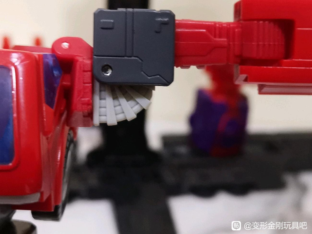 Studio-Series-86-Voyager-Ironhide-06