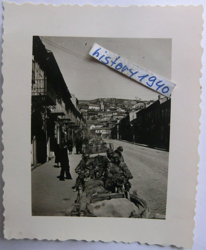 Foto Krad - Kradschützen in Tirnovo - Bulgarien - Straßenszene.