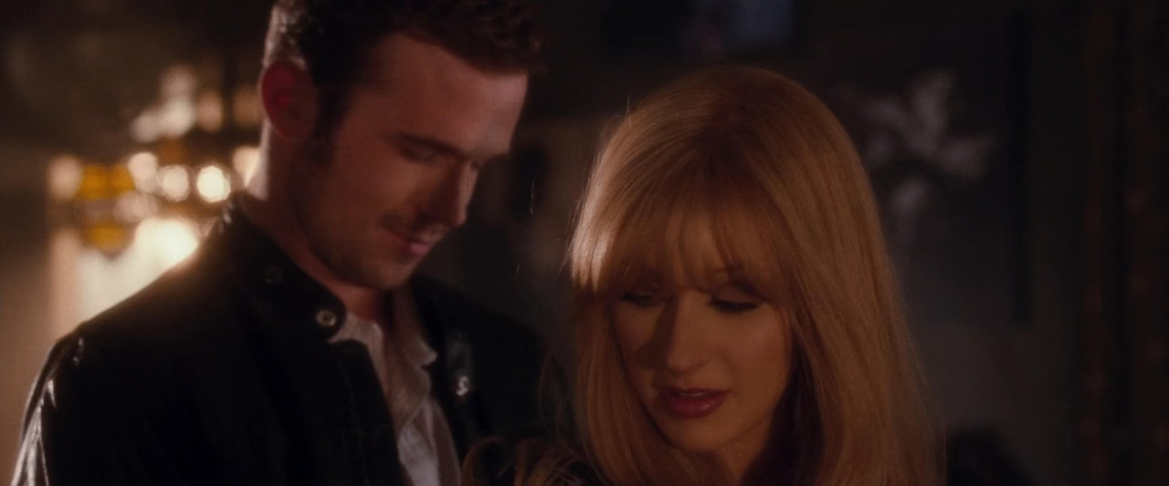 BURLESQUE.mkv_snapshot_00.58.08.726