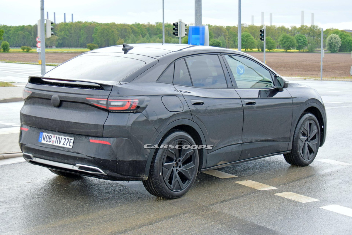 E490C2AA-F165-42E3-A40F-5D0740DDD9ED