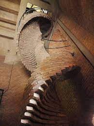 Au Pays des Cathares Escalier-en-briques