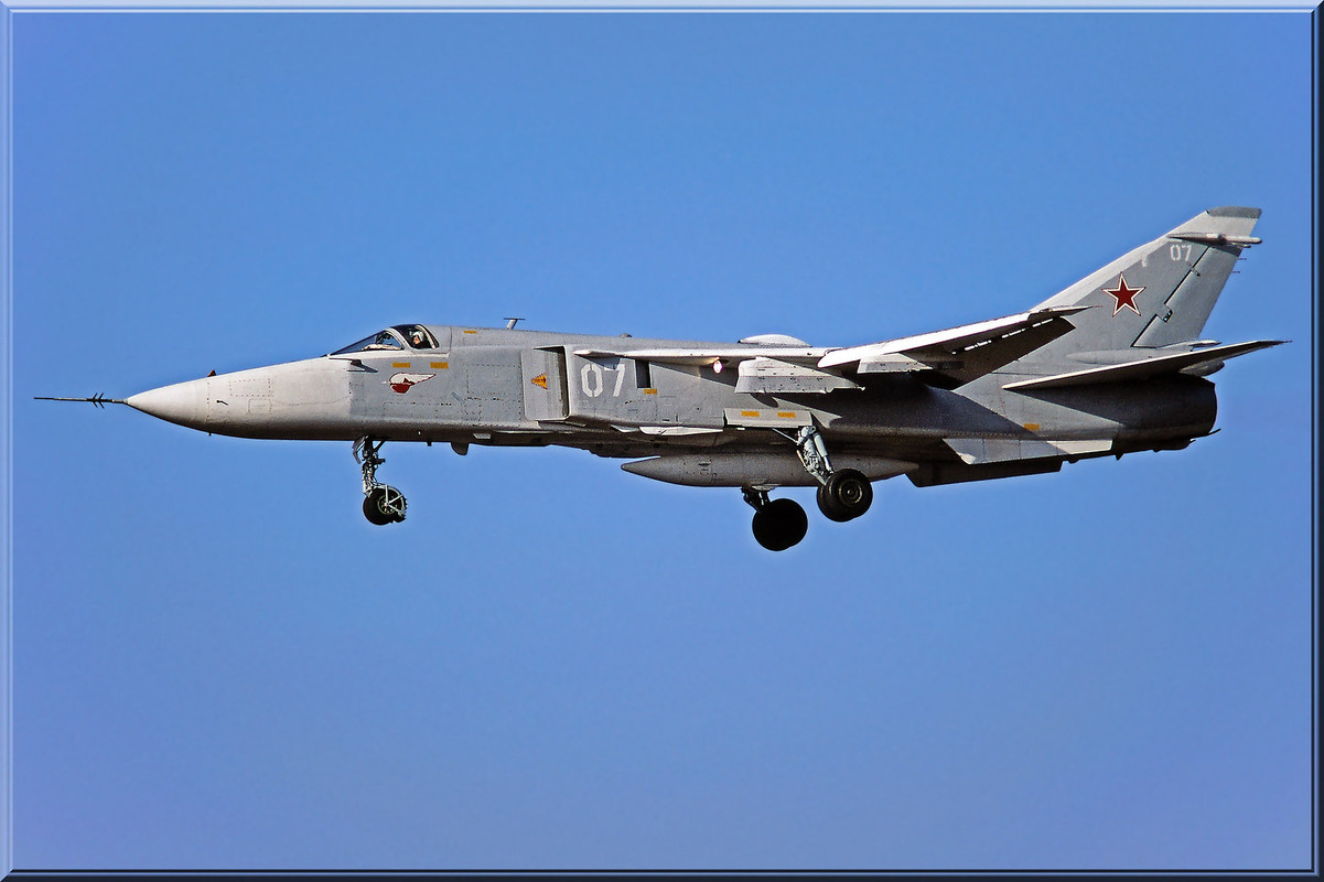 11 ORAP Su-24MR 07 White (2)_0515327, Frühling 1993