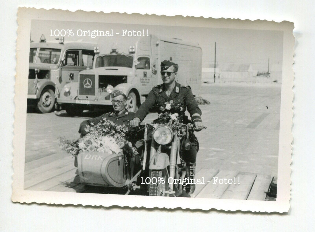Foto LKW Bus Sanitäter Rotes Kreuz DRK Motorrad Krad Beiwagen Ge
