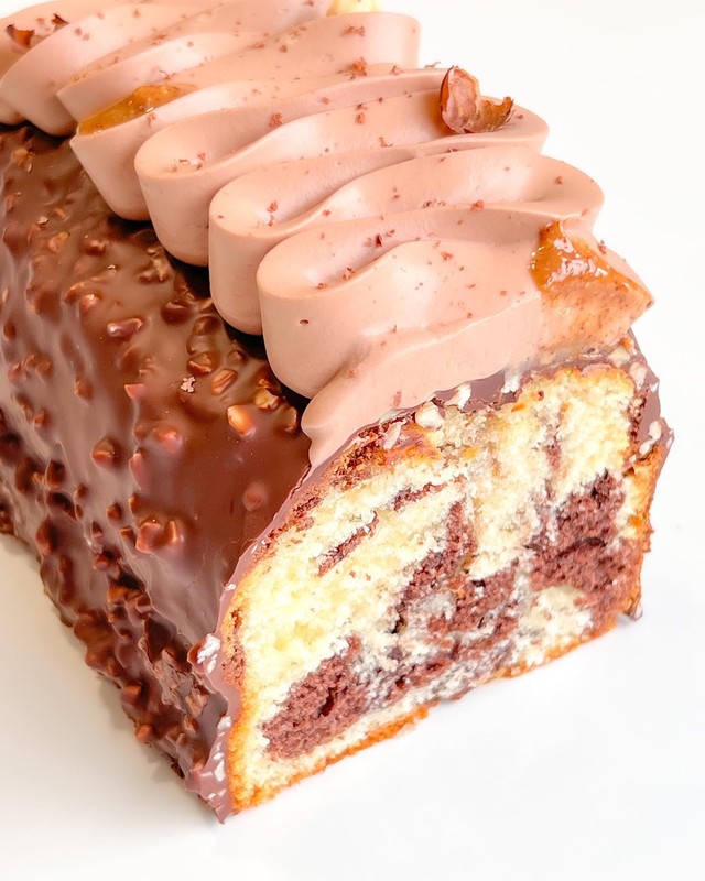 Marbled Cake With Vanilla chocolates