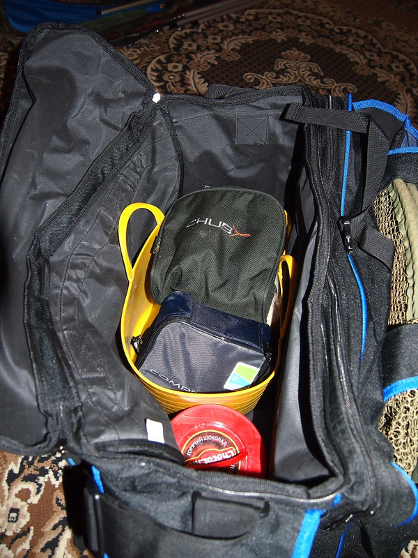 6 ведро, 3 кг прикорма, две катушки, дипы.