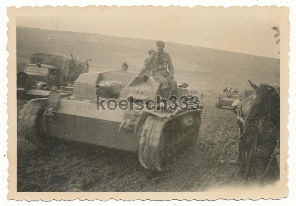 Foto Sturmgeschütz Panzer auf dem Marsch an der Ostfront ! Opel 