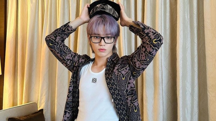 Momen Taeyong NCT saat di Indonesia, sempat liburan singkat ke Kota Tua dan kulineran bareng Jerome Polin.