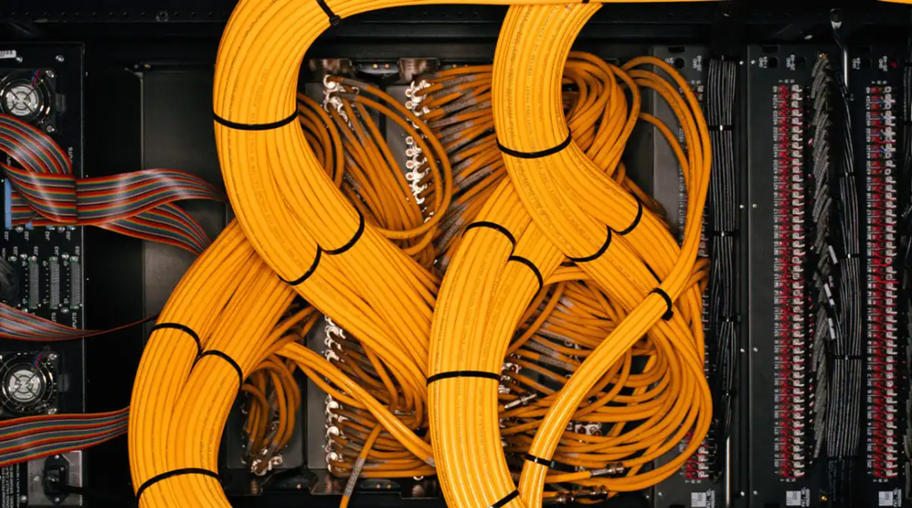 card image Сравнительный обзор АСИК Antminer и Whatsminer: в поисках большей прибыльности