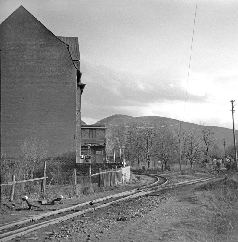 https://i.postimg.cc/8k0kcHqP/Nassauische_Kleinbahn_Streckenverzweigung_in_Braubach_01_1968.jpg
