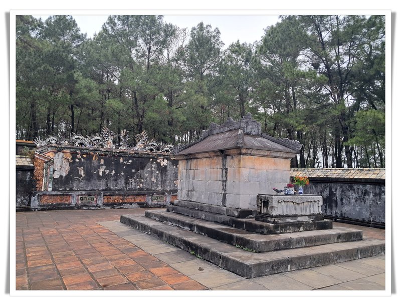 Hue, tumbas imperiales. Autobús nocturno a Tam Coc. - De la bahía de Halong a los templos de Angkor (11)