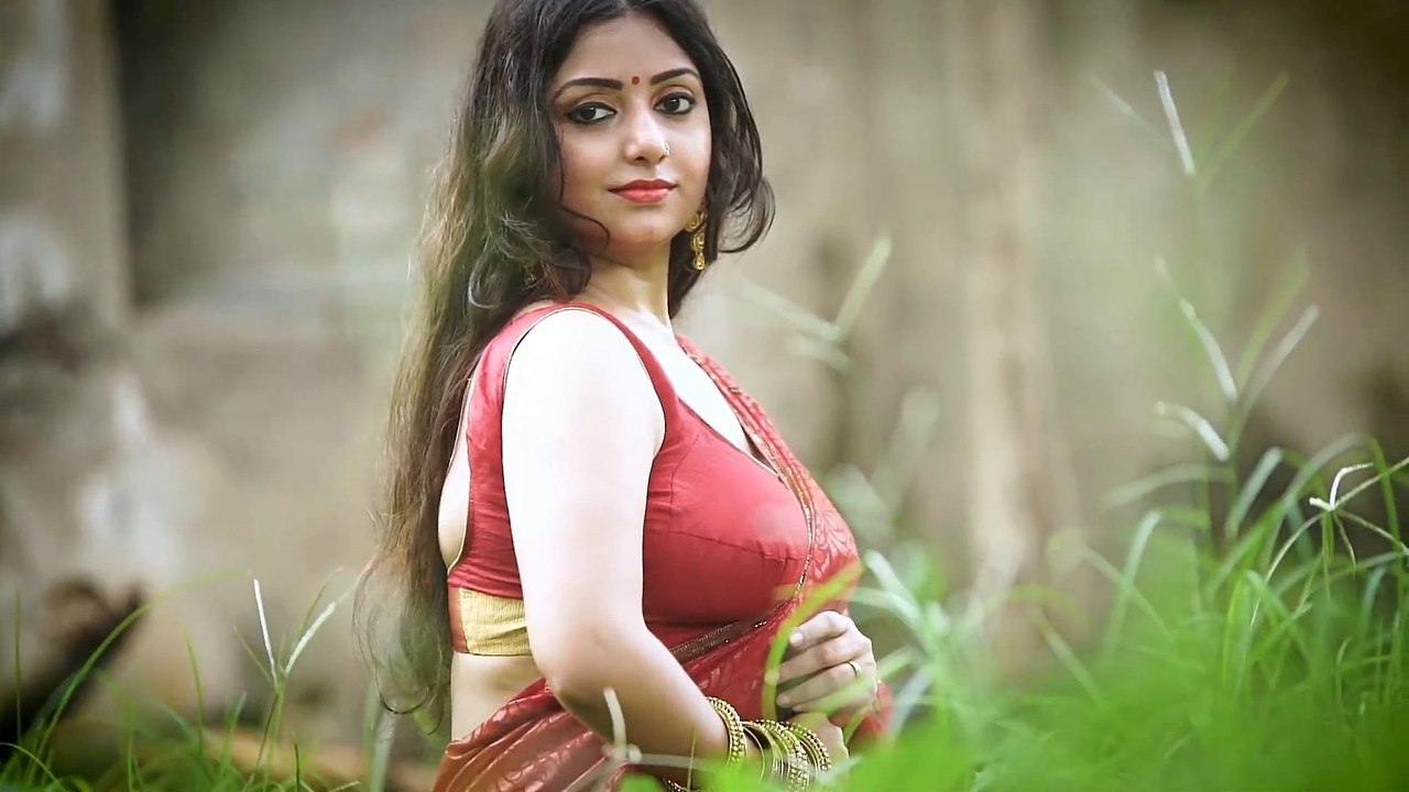 Bengali Beauty Rupsa Hot in Saree.mkv_snapshot_02.01.032