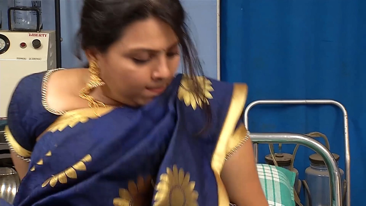 Shwetha Bandekar Sexy Navel Show.mp4_snapshot_00.02.919