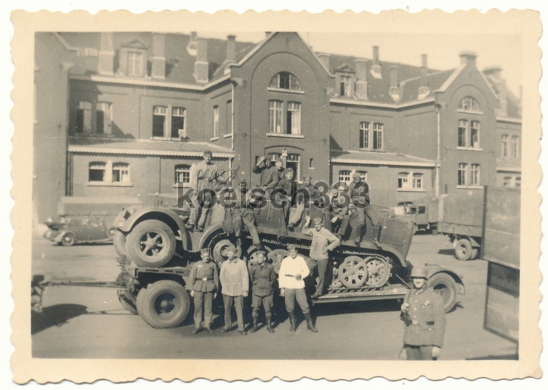 Foto Panzer Halbkette auf Tieflader Sonderanhäng