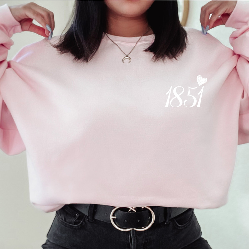 44913g F sweatshirt light pink smrt mock left chest