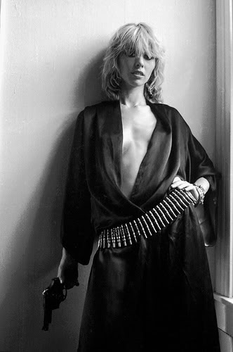 http://i288.photobucket.com/albums/ll165/TheHomelessPoet/Girl%20Pictures%202/GunGirl31.jpg