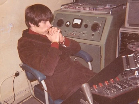 Glyn on desk