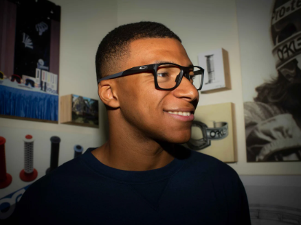 Oakley, Kylian Mbappé volto della campagna occhiali da vista 2022
