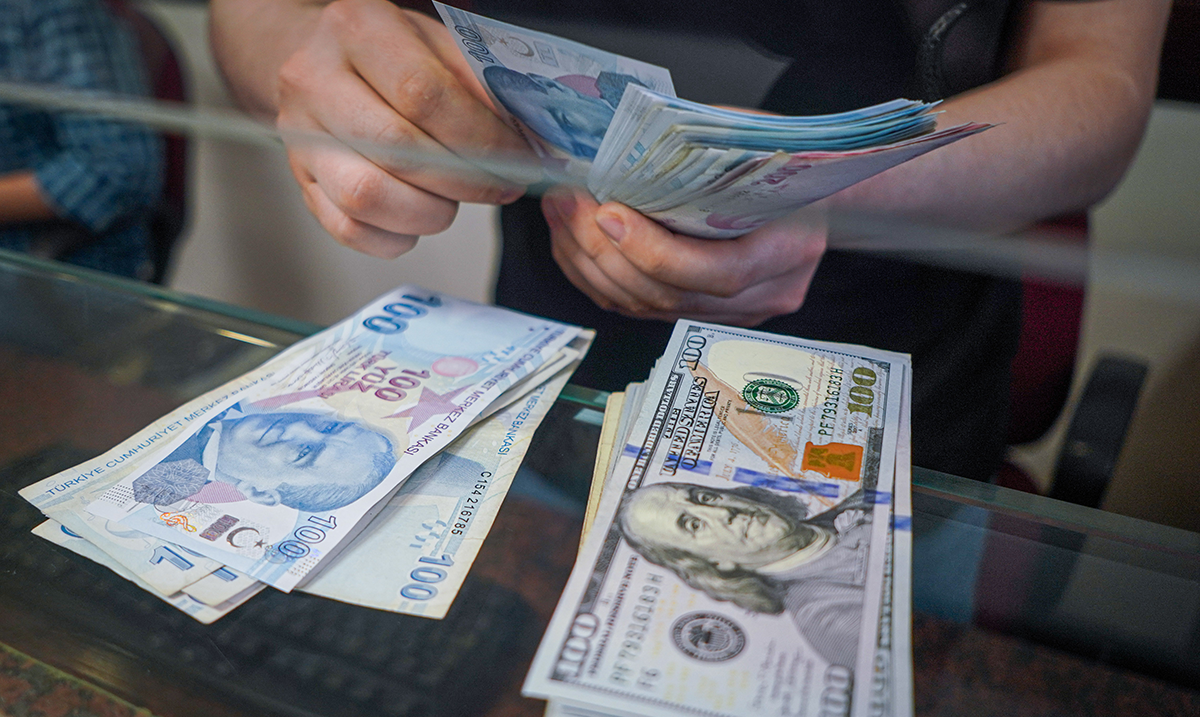 Turkish Lira Extends Loss as Banks Pull Back Before Rate Meeting Turkish Lira Extends Loss as Banks Pull Back Before Rate Meeting