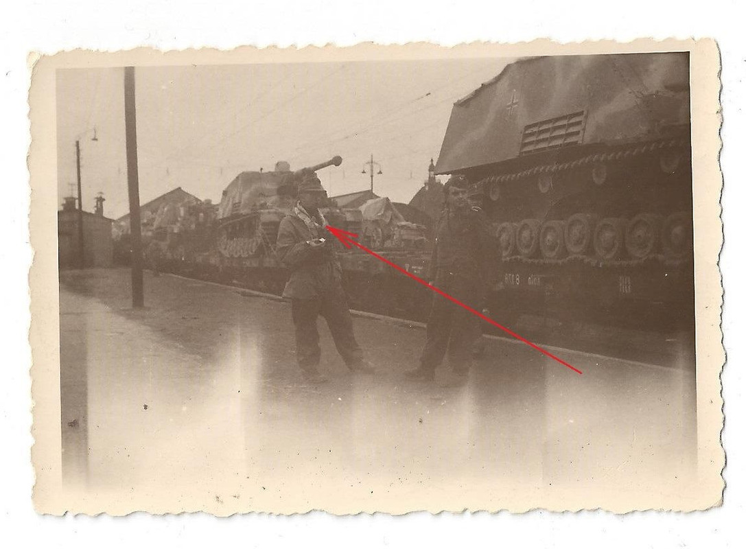 orig.Foto, deutscher Panzerjäger  Nashorn  (Sd.K