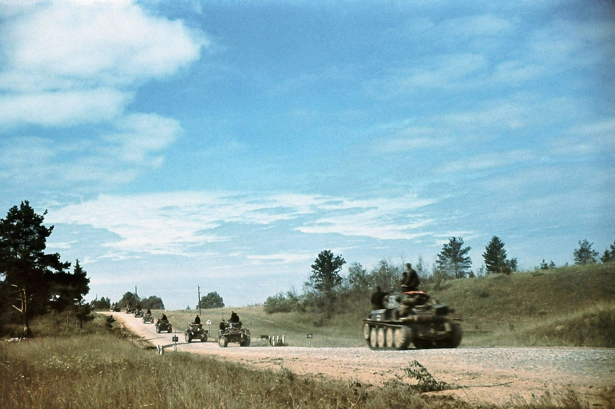 колонна 19-й тд на марше .Лето 1941 г Минская обл (3)