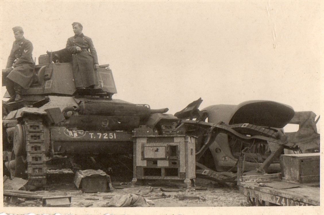 Foto 2. WK. Vormarsch Rußland zerstörte Fahrzeug