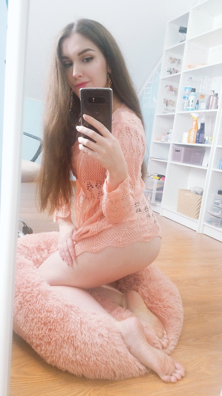 [Image: Pink-sweater-selfie-10.jpg]
