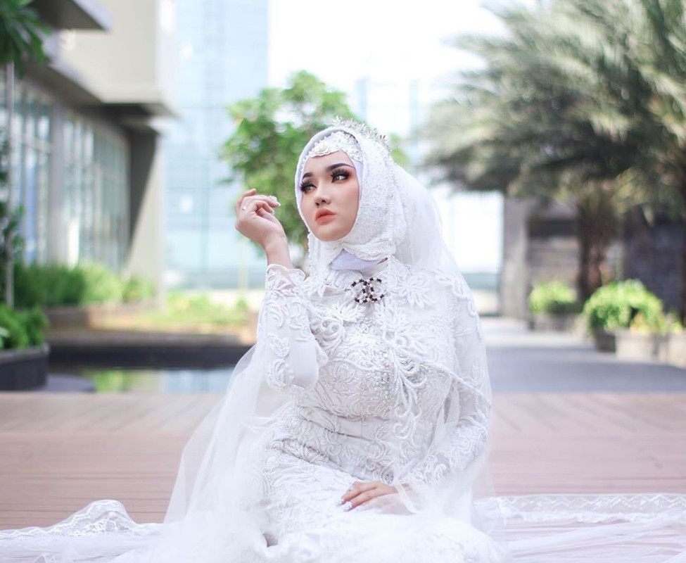 Lucinta Luna saat kenakan gaun pengantin