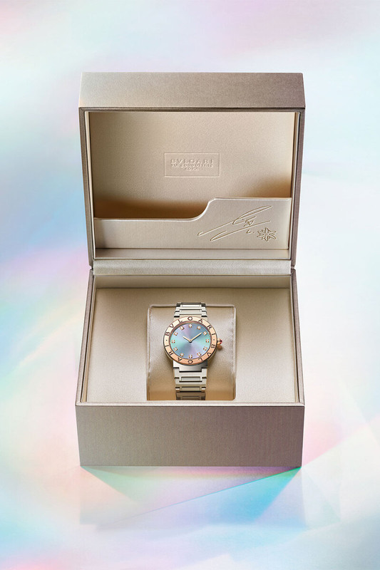 Bulgari e Lisa delle Blackpink: l'orologio con la stella alpina Bulgari e Lisa delle Blackpink: l'orologio con la stella alpina