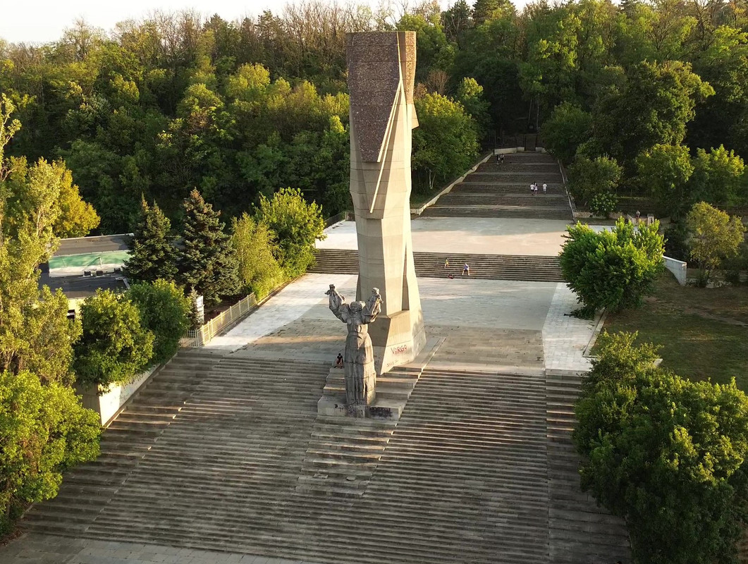 паметник Майка България
