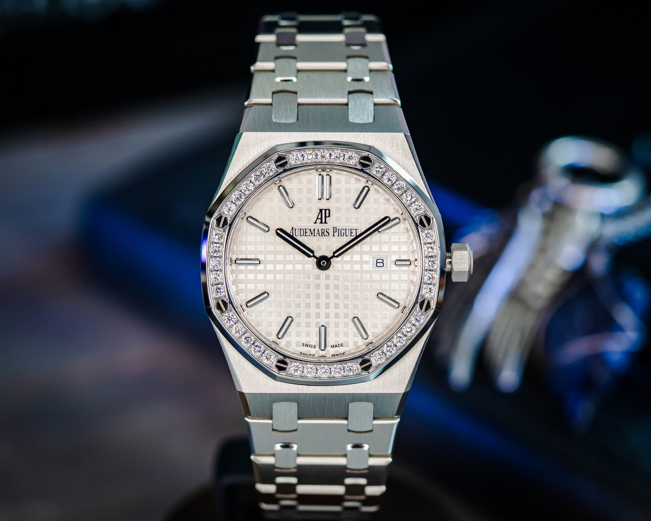 FS: Audemars Piguet Lady Royal Oak Quartz – BOX & PAPERS – 67651ST image 3