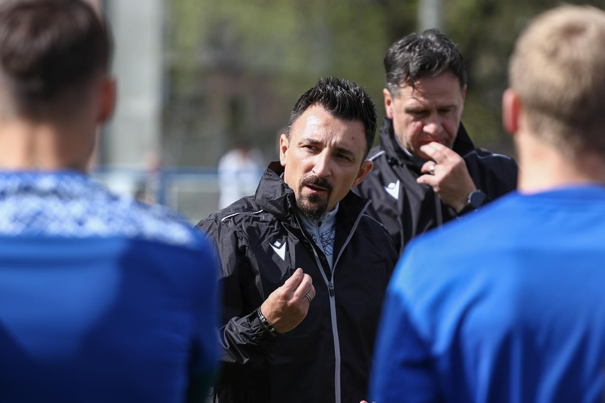 DCAEE505-1285-42B5-977A-E5606507083F