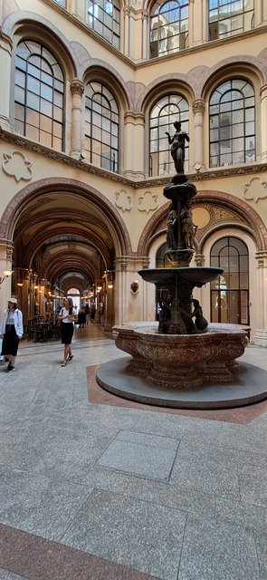 Viena: La ciudad de la música, de las artes y de los sueños - Blogs de Austria - Dia 1: Museo Sisí, biblioteca nacional, Opera y Free tour (26)