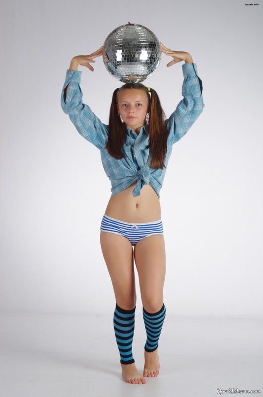 MarvelCharm_Nika-Disco-Ball-010