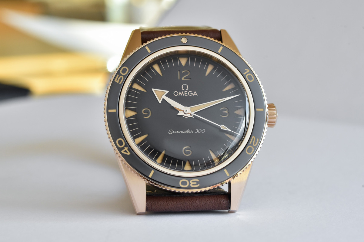 2021-Omega-Seamaster-300-Bronze-Gold-234.92.41.21.10.001-2-2048x1364