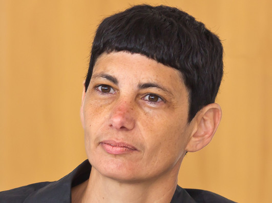 Sionistė Yael Bartana programuoja aukščiausio lygio Lietuvos politikes. Jos per tūpos tai suprasti.