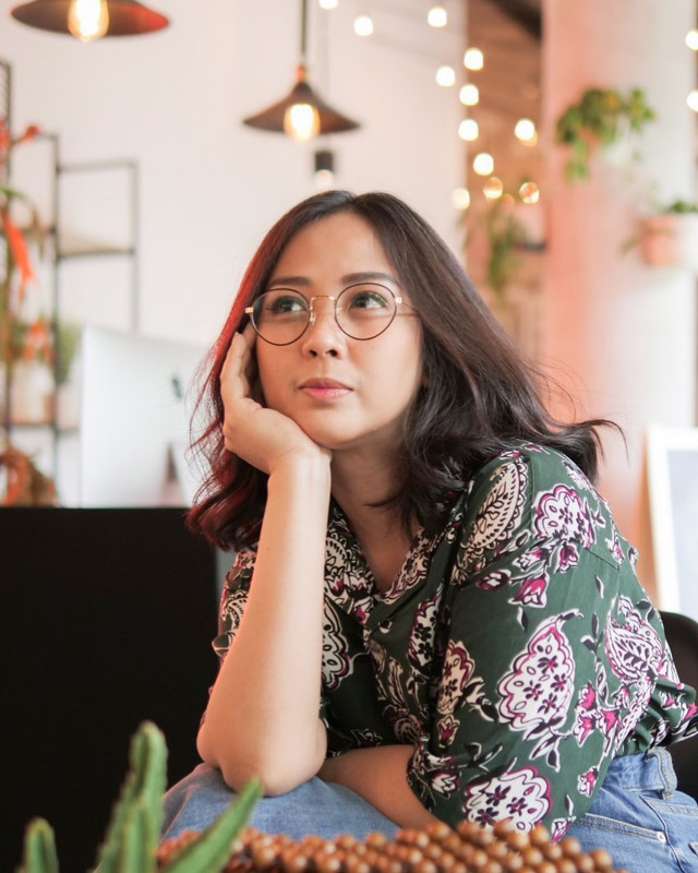 7 Potret menawan Astrid Sartiasari, 17 tahun berkarya di dunia musik