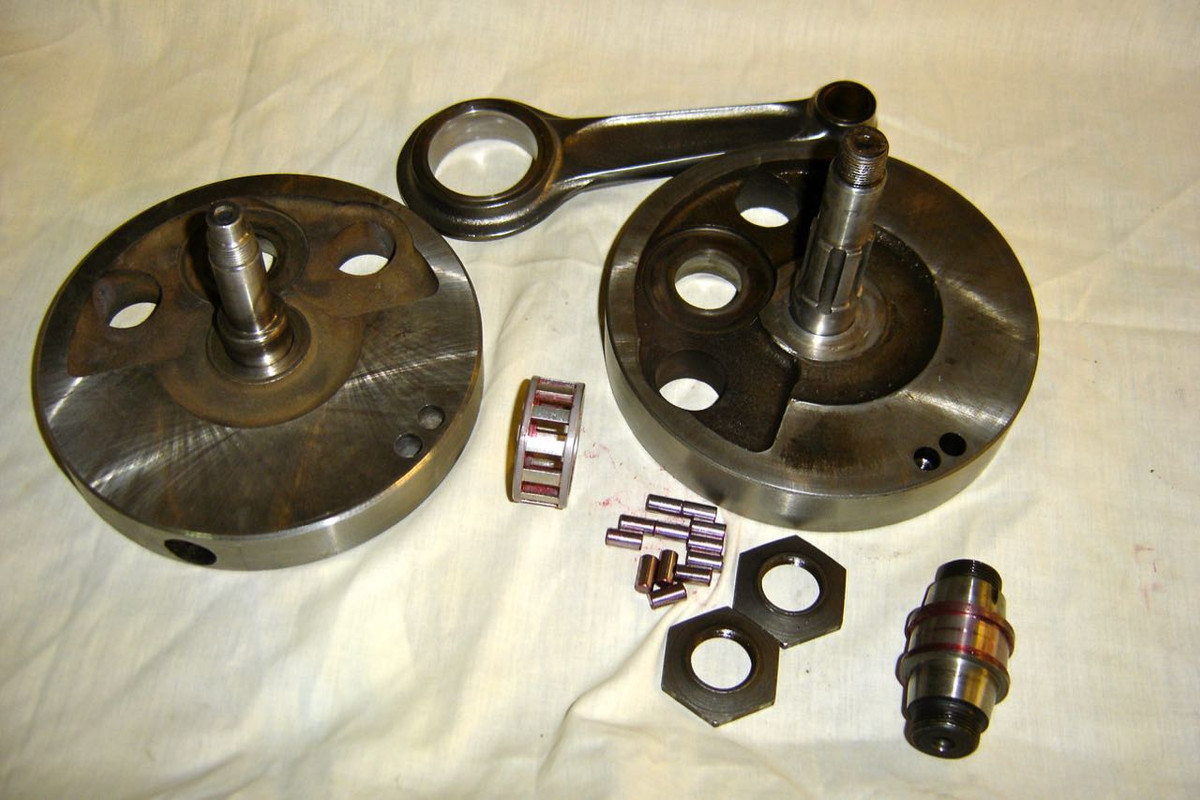 B44#2 crankshaft apart (1)