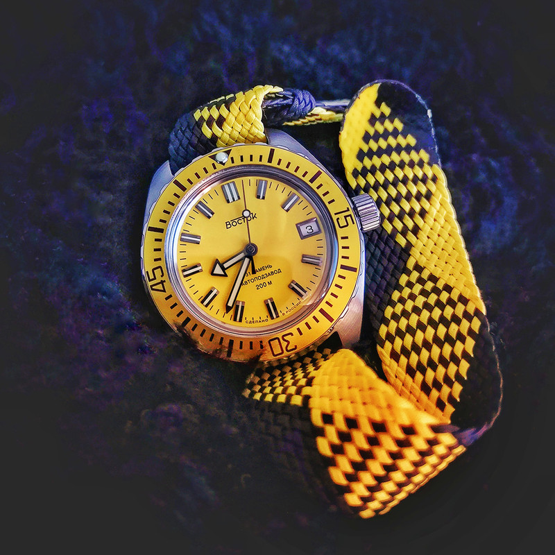 Amphibia.SE020B33.Yellow.Bezel.1080p
