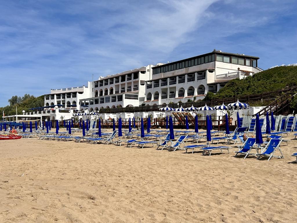Жаркий сентябрь на побережье Тирренского моря.