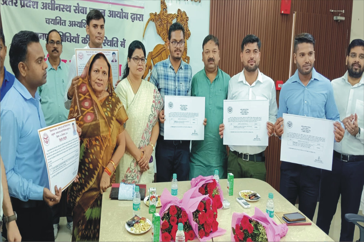 नियुक्ति पत्र पाकर चयनित अभ्यर्थियों के प्रसन्नता से खिले चेहरे